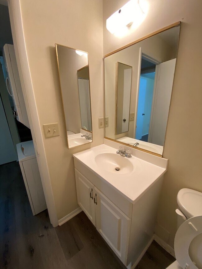 Foto del edificio - 2507 Camellia Dr