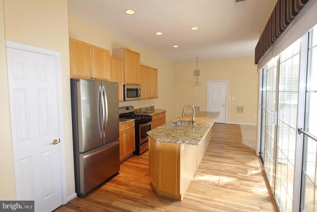 Foto del edificio - 13800 Custis Square