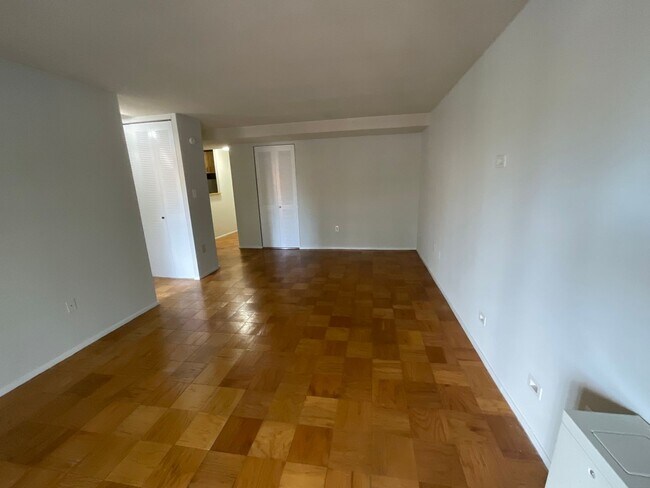 Foto del edificio - Spacious RiverPark 1 bedroom located near ...