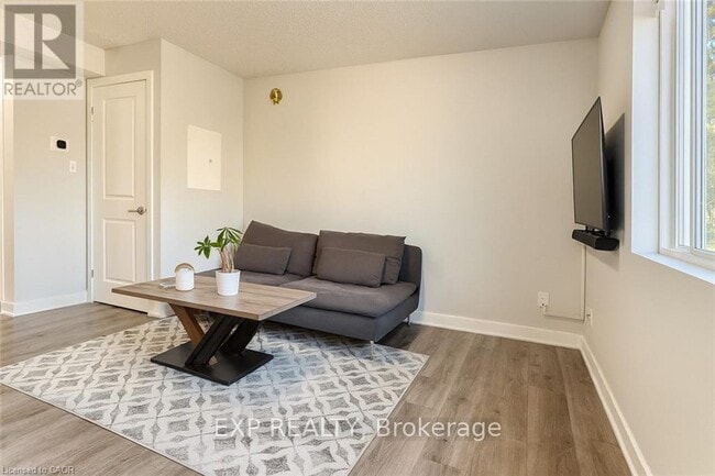 Building Photo - 185 Windale Crescent