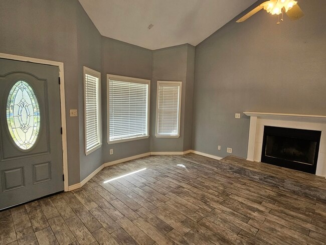 Building Photo - 1077 Woodlore Cir