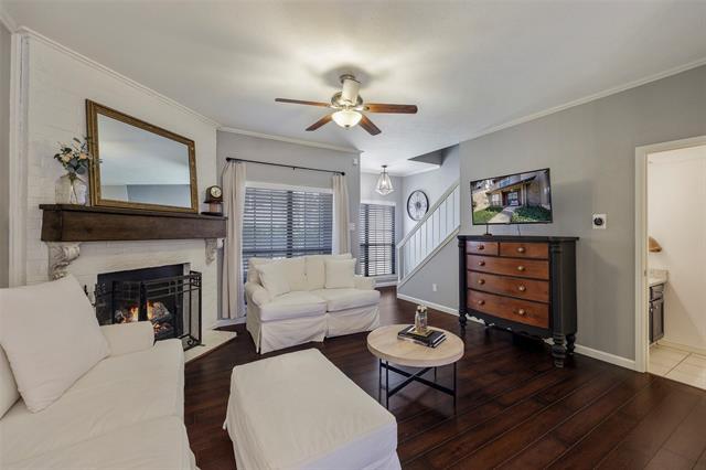 Building Photo - 9910 Royal Ln