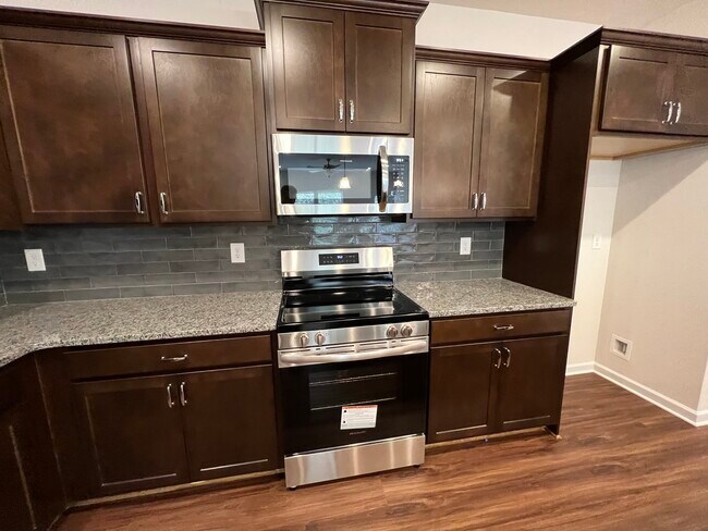 Building Photo - 121 Pinnacle Wy