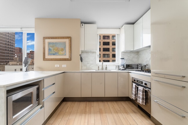 Building Photo - 322 W 57th St