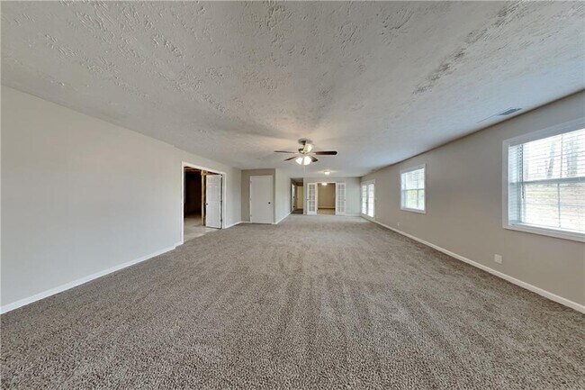 Foto del edificio - 5493 Riverchase Dr