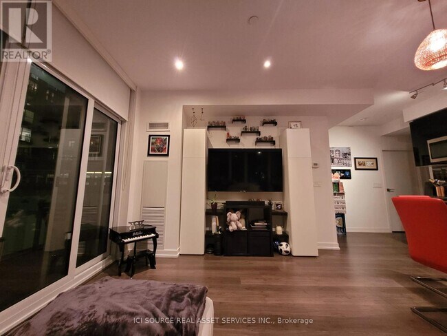 Building Photo - 98 Lillian St