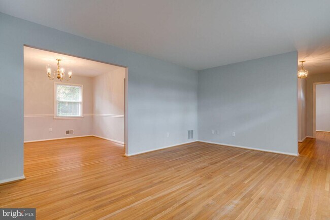 Building Photo - 8301 Winslow Ave