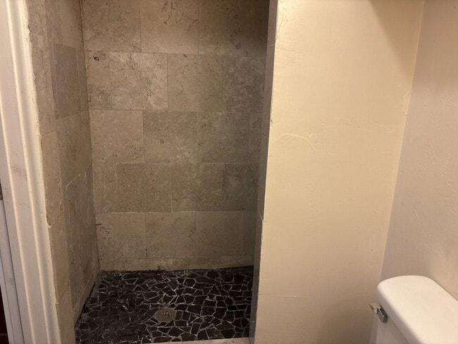 Foto del edificio - 145 E Main St