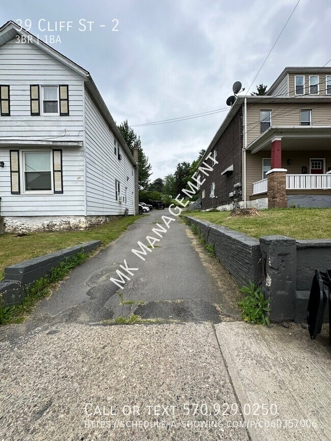 Building Photo - 3 bed/1 bath