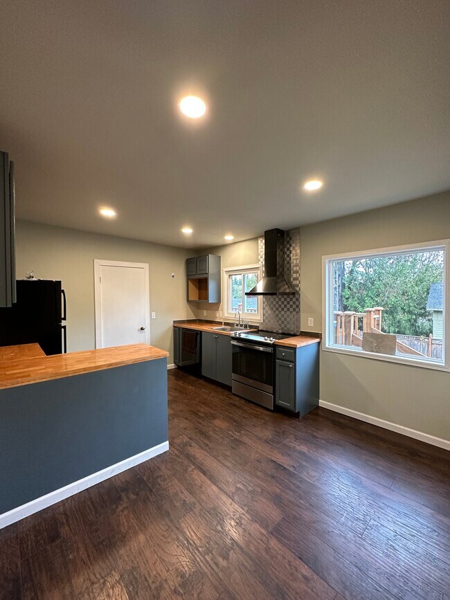 6538 NE Fir St, Suquamish, WA 98392 House Rental in Suquamish, WA