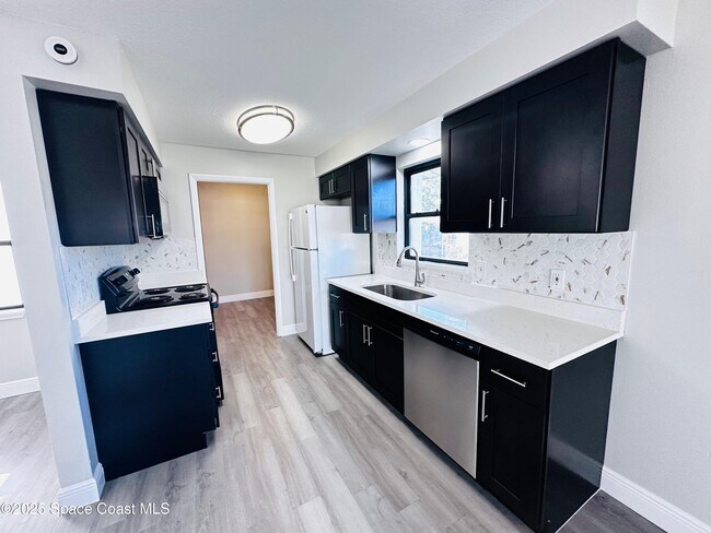 Foto del edificio - 1076 Hermosa Dr