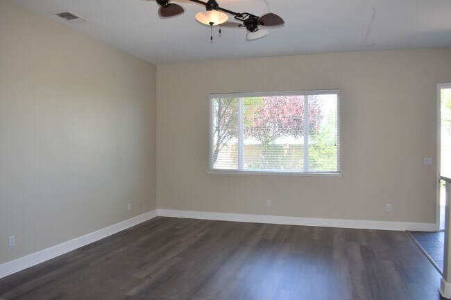 Building Photo - 1337 Golden Plover St