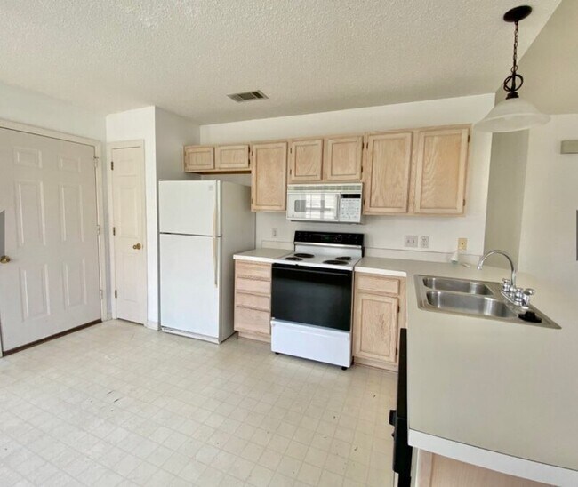 Foto del edificio - 1914 Summer Hills Ln