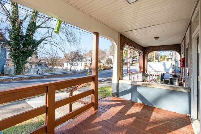 Foto del edificio - 3 bedroom 1 bathroom home in Harrisburg PA!