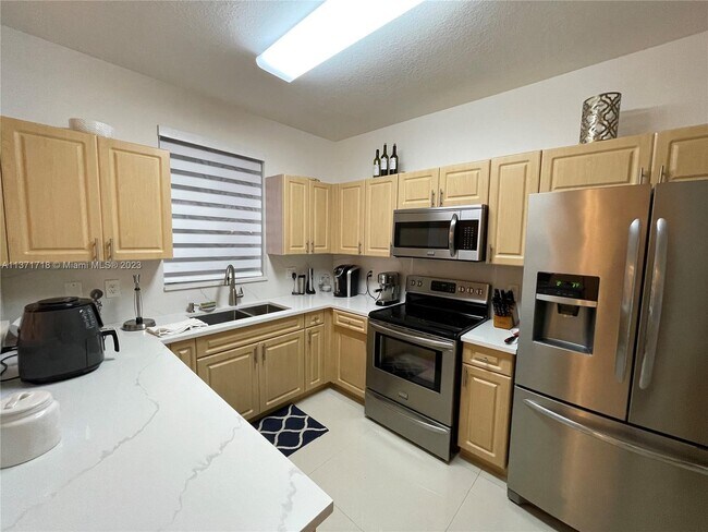 Foto del edificio - 876 NW 135th Terrace