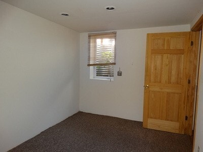 Building Photo - Deck? Yes! Parking? Ample!