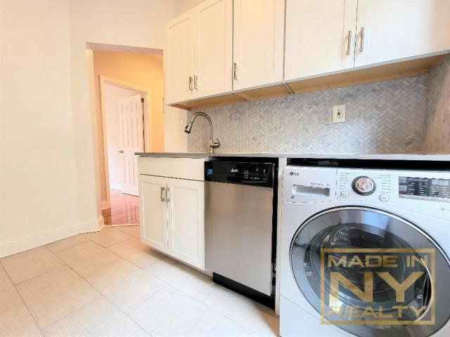 Building Photo - 1 bedroom in ASTORIA NY 11103