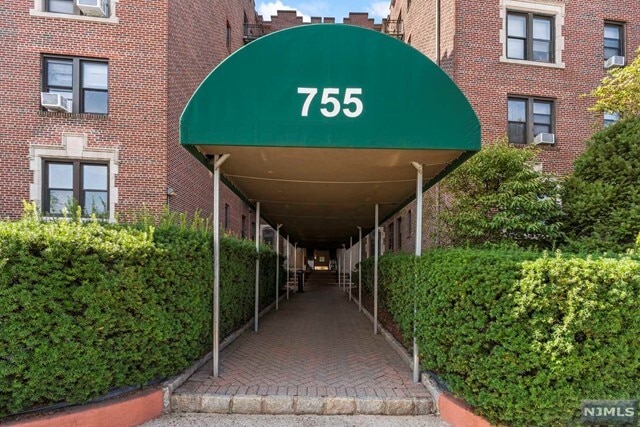 Foto del edificio - 755 Anderson Ave