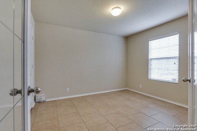 Foto del edificio - BEAUTIFUL 3-BEDROOM HOME IN MOUNTAIN LAUREL RANCH