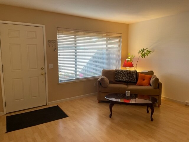 Building Photo - 325 Lincoln Ave