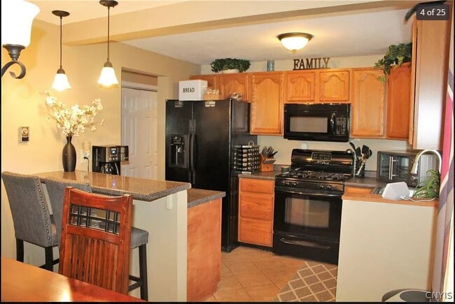 Building Photo - 8225 Lucchesi Dr