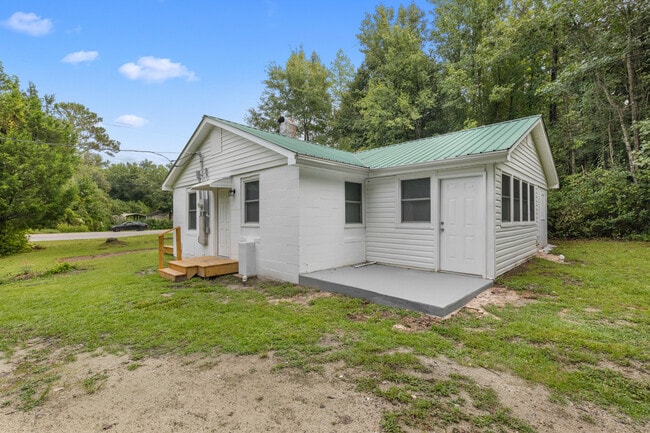 Building Photo - 2641 Burgaw Hwy