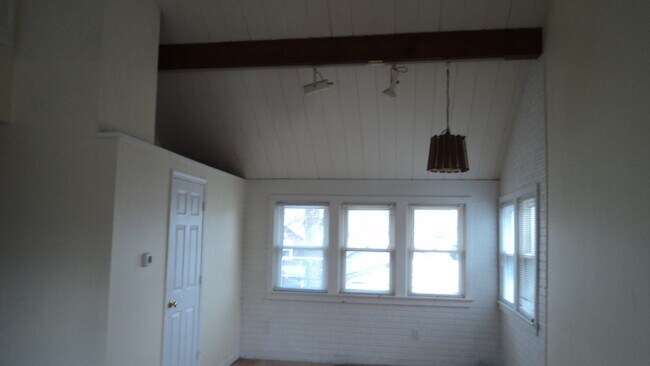 gran sala - 117 E Suttenfield St