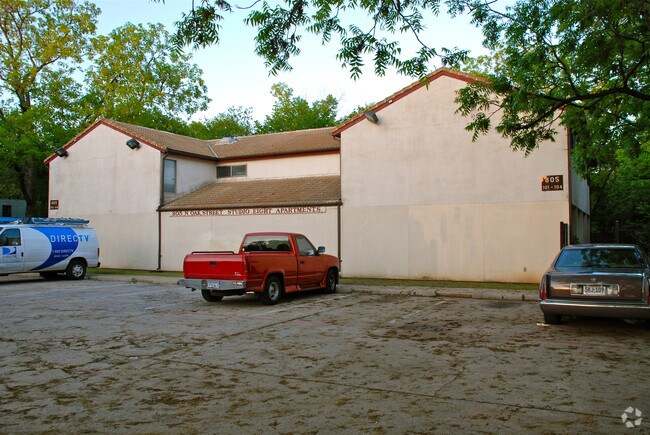 Foto del edificio - 805 N Oak St