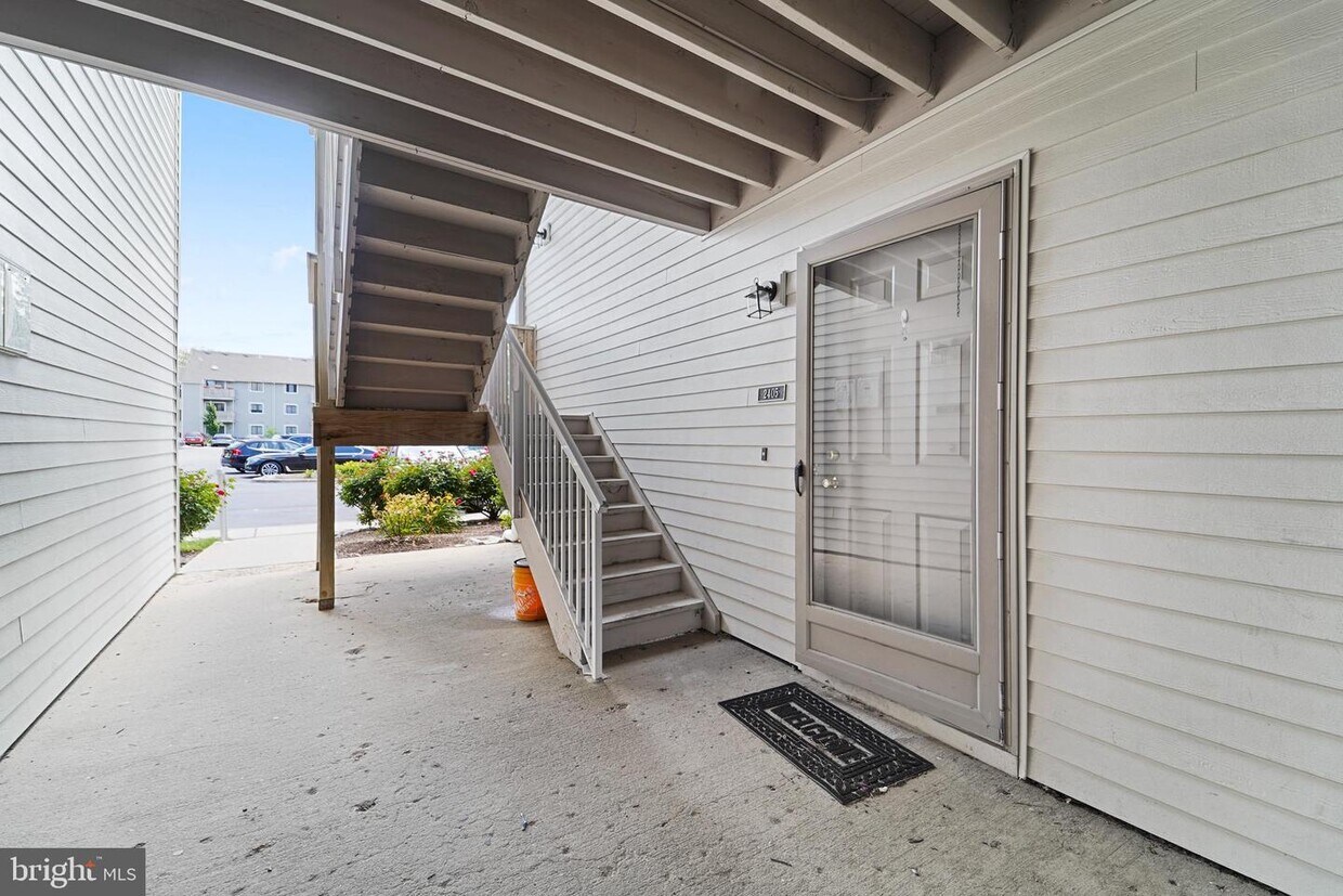 Foto principal - 2405 Ravens Crest Dr