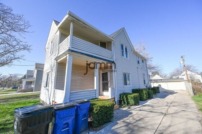 Building Photo - 6616 Wakefield Ave