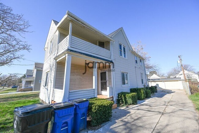 Foto del edificio - 6616 Wakefield Ave