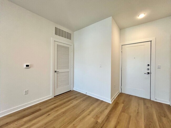 Foto del edificio - Beautiful and Spacious 1/BR 1/BA Home with...