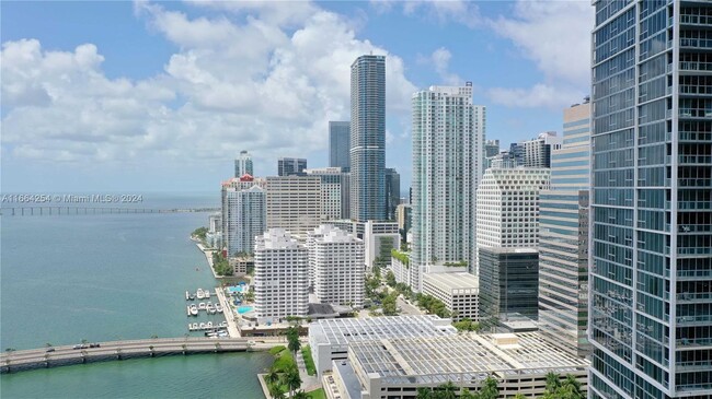 Foto del edificio - 475 Brickell Ave