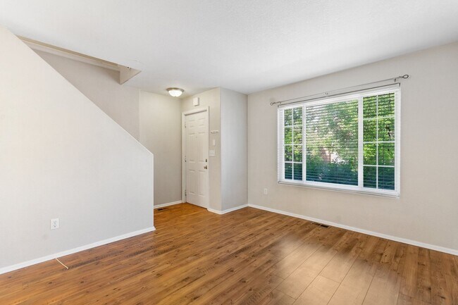 Foto del edificio - 2 bed / 3.5 bath / Aurora Townhome