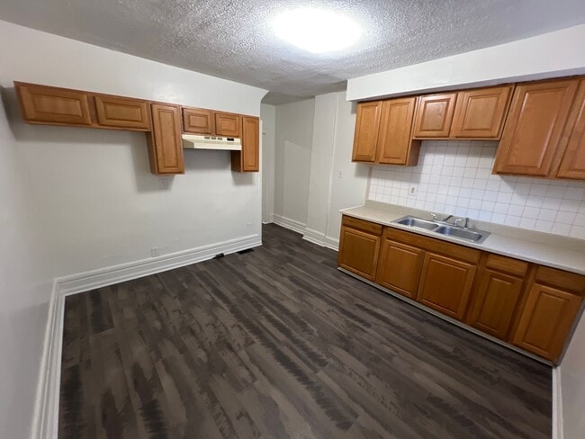 Building Photo - 808-810 Reinhard Ave