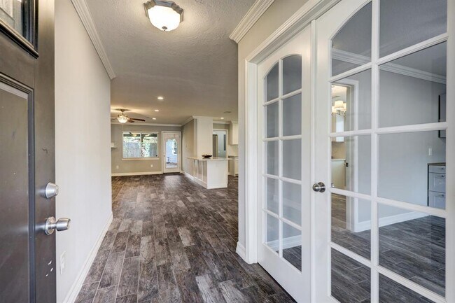 Building Photo - 7206 Bayou Woods Dr