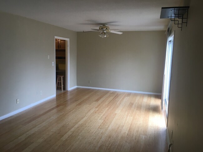 Foto del edificio - 280 Ledgewood Cir