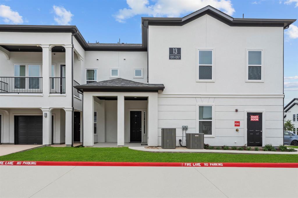 Foto principal - 1664 Hillside Terrace