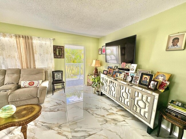 Building Photo - 166 Sheffield G