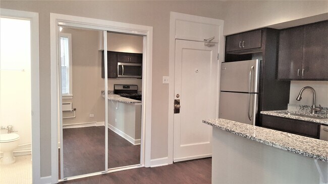 Foto del edificio - 432 W Belmont Ave