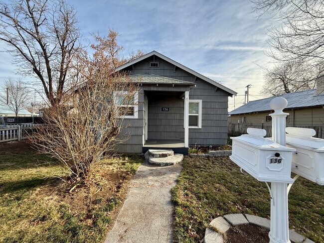 Building Photo - CHECK OUT THIS COZY HOME WALKING DISTANCE FROM DOWNTOWN REDMOND!!