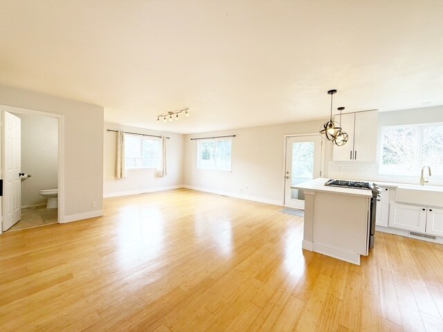 Foto del edificio - 19569 23rd Ave NE