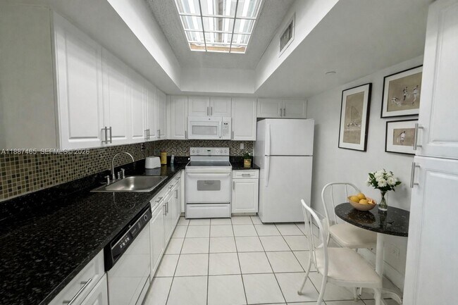 Foto del edificio - 19195 NE 36th Pl