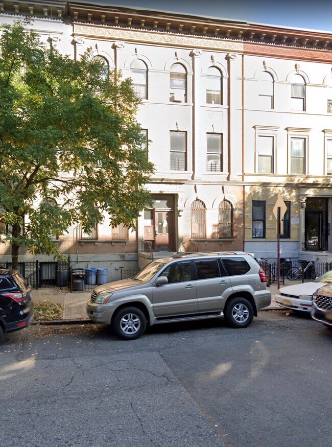 Building Photo - 315 Putnam Ave