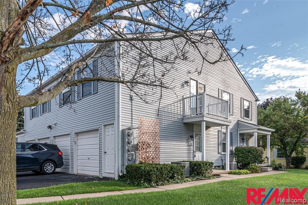 1436 Harbor Dr, Walled Lake, MI 48390 Condo for Rent in Walled Lake