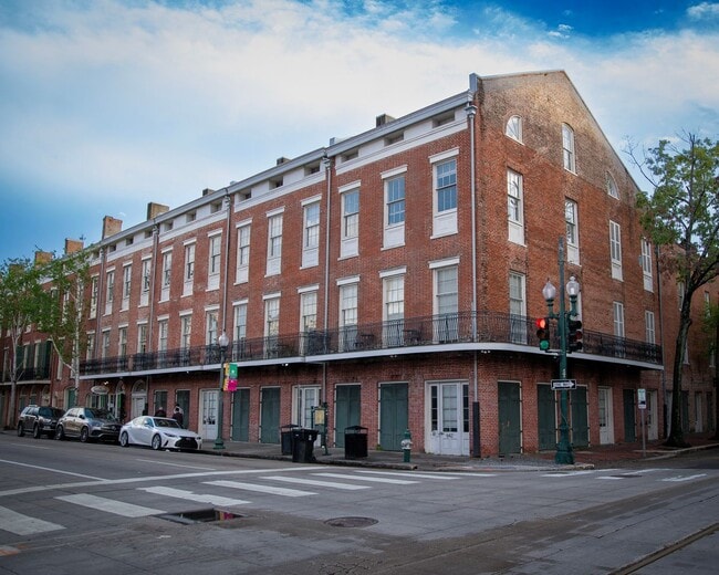 Foto del edificio - 802 St Charles Ave