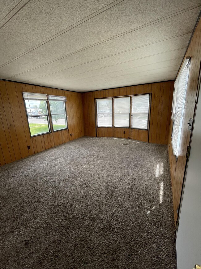 Building Photo - 760 Eve Dr
