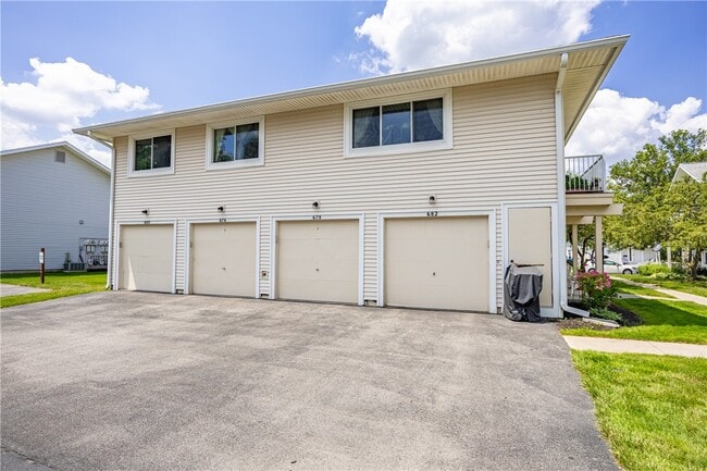 Foto del edificio - 678 Eastbrooke Ln