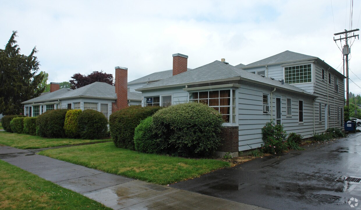 Primary Photo - Monroe Court