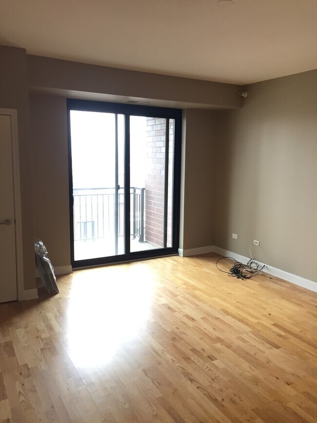 Building Photo - 451 W Huron St